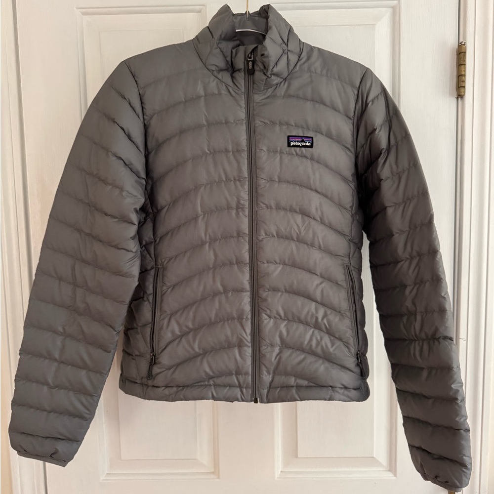 Women’s Patagonia Down Sweater Puffer Jacket  in Gray, Small